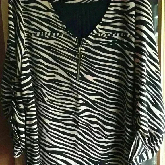 Simply Emma size 3x beige &black striped front solid black back. - Picture 1 of 4